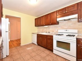241-20 Northern Boulevard 6E, Douglaston NY 11362