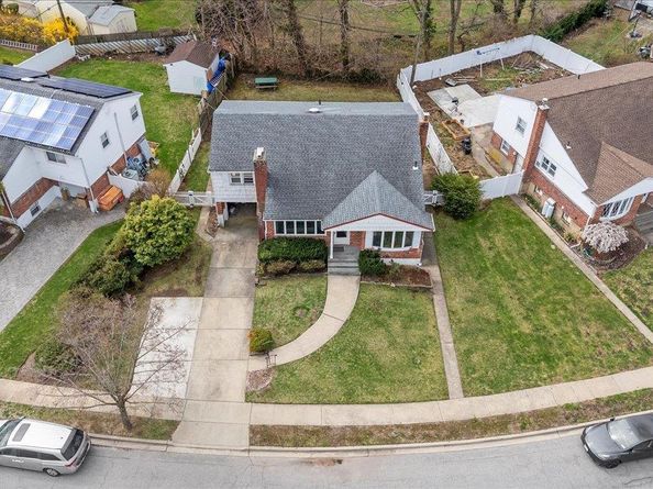 18 Hilary Lane, Westbury NY 11590