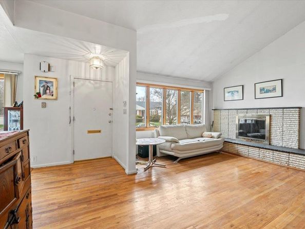 18 Hilary Lane, Westbury NY 11590
