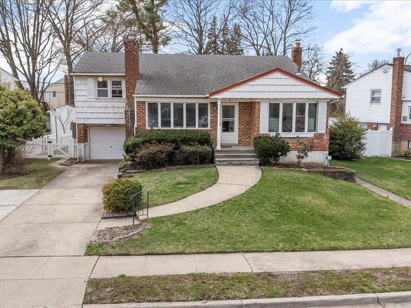 18 Hilary Lane, Westbury NY 11590