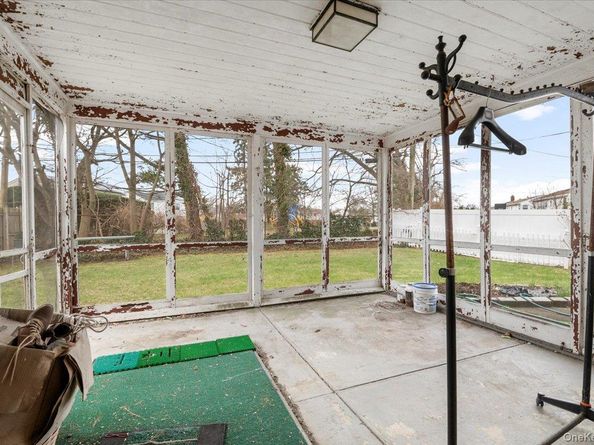 18 Hilary Lane, Westbury NY 11590