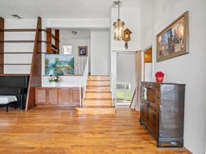18 Hilary Lane, Westbury NY 11590