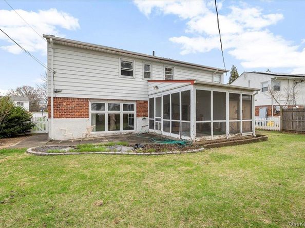 18 Hilary Lane, Westbury NY 11590