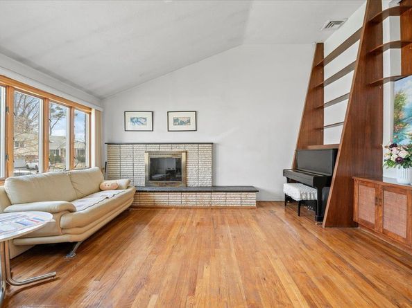 18 Hilary Lane, Westbury NY 11590