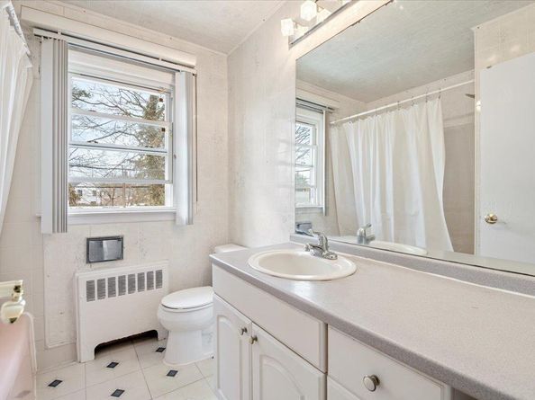 18 Hilary Lane, Westbury NY 11590