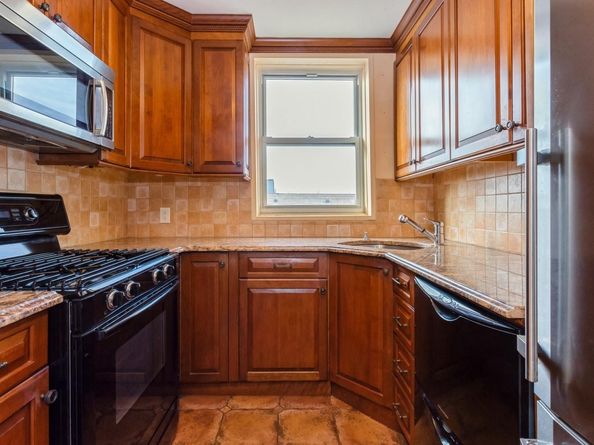 210 E Broadway 6B, Long Beach NY 11561