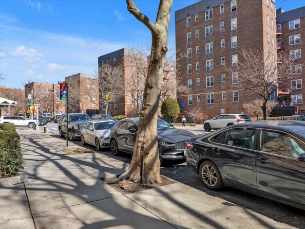 67-12 Yellowstone Blvd F18, Forest Hills NY 11375