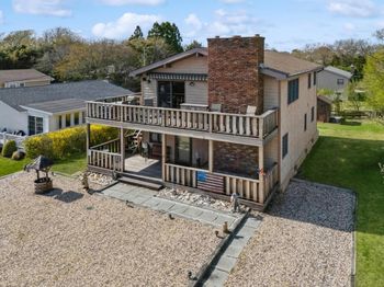 18 Hoppin Avenue