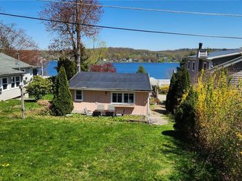 31 Lakeside Drive