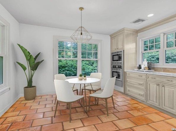 1 Breeze Hill Road, Northport NY 11768