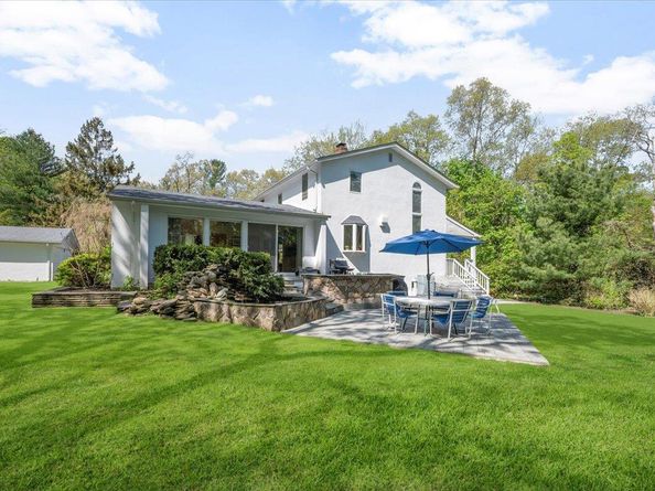 22 Stratford Avenue, Greenlawn NY 11740