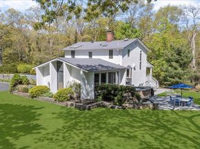 22 Stratford Avenue, Greenlawn NY 11740