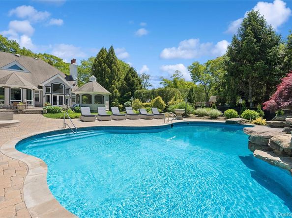 10 Colonial Drive, Smithtown NY 11787