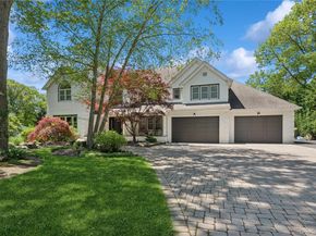 10 Colonial Drive, Smithtown NY 11787