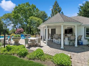 10 Colonial Drive, Smithtown NY 11787