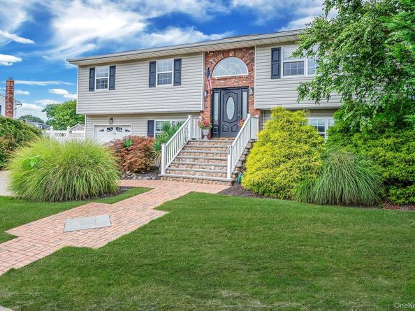 750 Hancock Place, Lindenhurst NY 11757