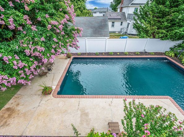 750 Hancock Place, Lindenhurst NY 11757