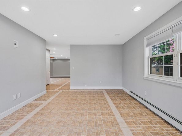 750 Hancock Place, Lindenhurst NY 11757