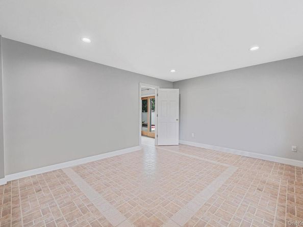 750 Hancock Place, Lindenhurst NY 11757