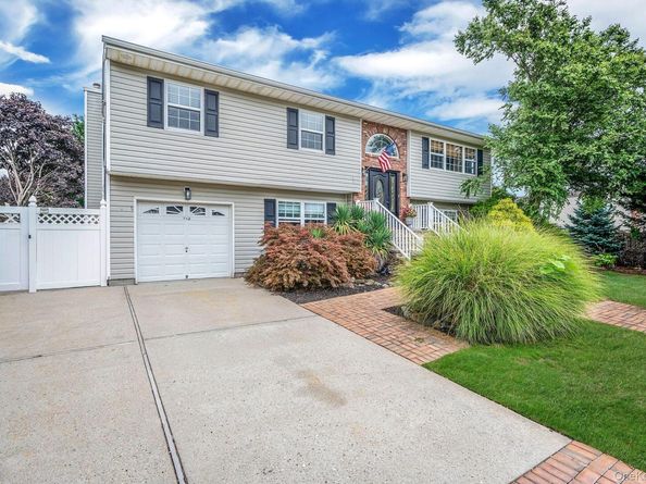 750 Hancock Place, Lindenhurst NY 11757