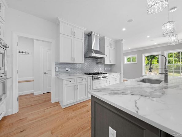 4 Coventry Court, Wheatley Heights NY 11798