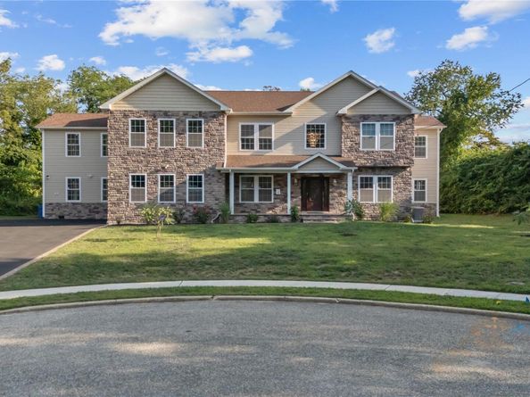 4 Coventry Court, Wheatley Heights NY 11798