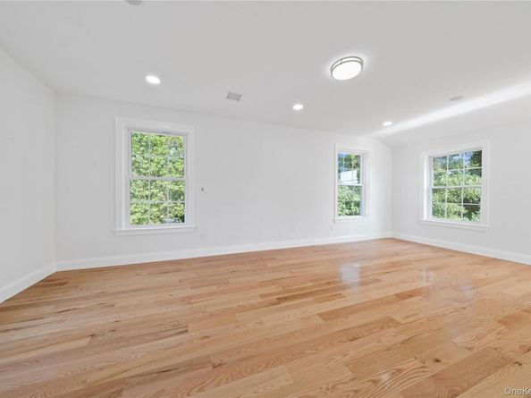 4 Coventry Court, Wheatley Heights NY 11798