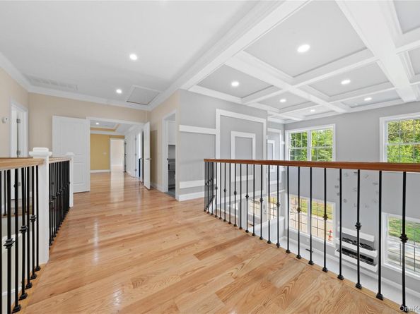 4 Coventry Court, Wheatley Heights NY 11798