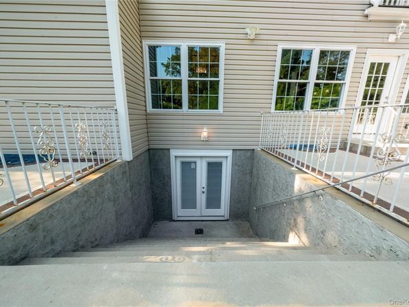 4 Coventry Court, Wheatley Heights NY 11798