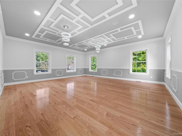 4 Coventry Court, Wheatley Heights NY 11798