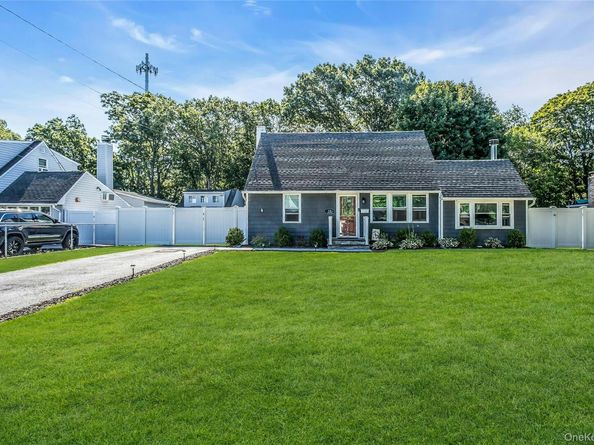 11 Joan Road, Bay Shore NY 11706