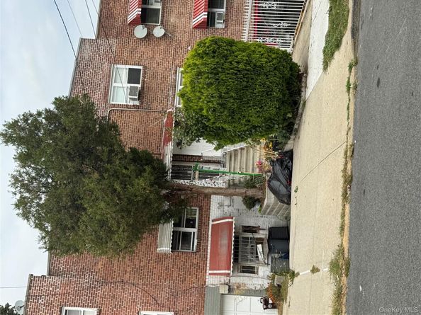 1017 E 229 Street, Bronx,, Bronx NY 10466