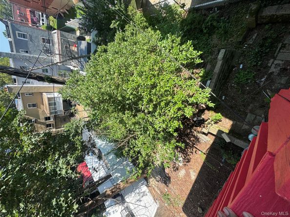 1017 E 229 Street, Bronx,, Bronx NY 10466