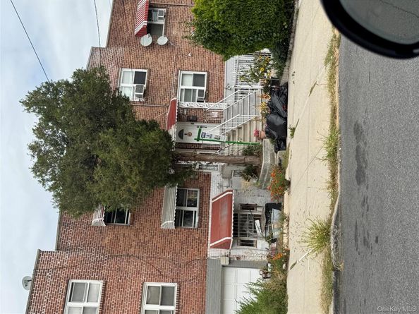 1017 E 229 Street, Bronx,, Bronx NY 10466