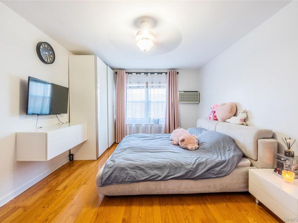 60-35 77th Street, Middle Village NY 11379