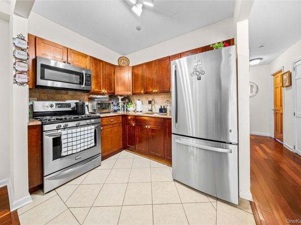 35-30 10 Street, Astoria NY 11106