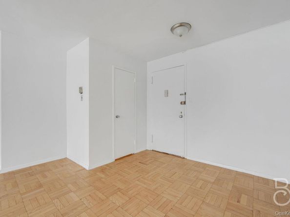 18-05 215th Street 5H, Bayside NY 11360
