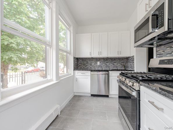 573 Minnieford Avenue, Bronx NY 10464