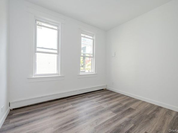 573 Minnieford Avenue, Bronx NY 10464