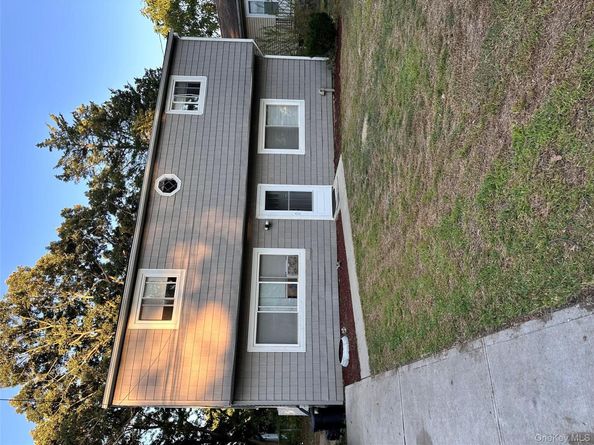 55 31st Street S, Wyandanch NY 11798
