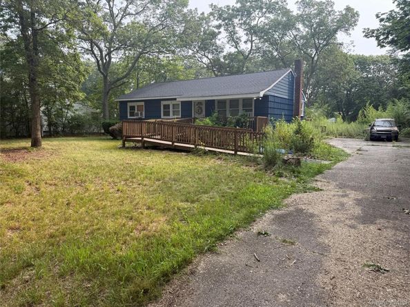 15 Dourland Road, Medford NY 11763