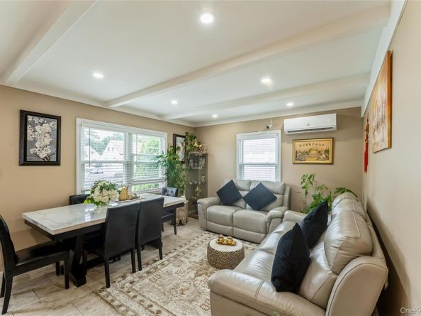13 Floral Lane, Westbury NY 11590