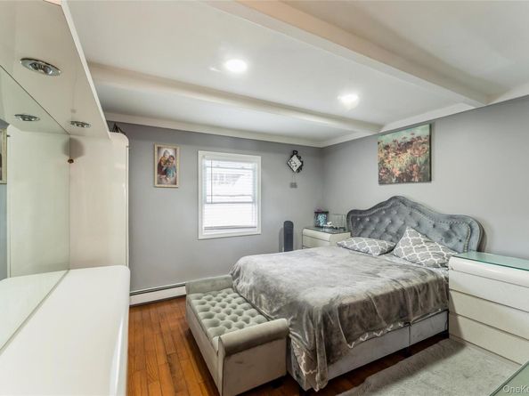 13 Floral Lane, Westbury NY 11590