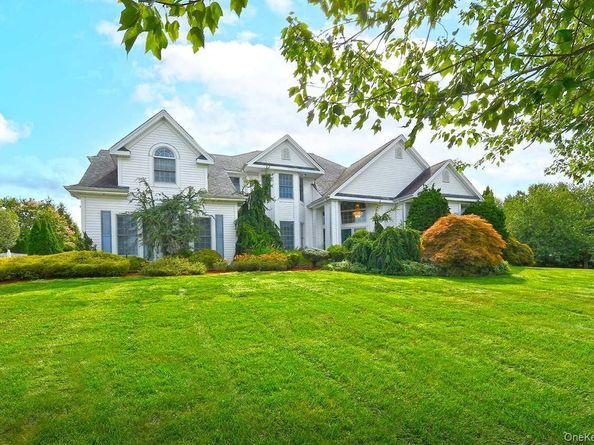 2 Andiron Court, Dix Hills NY 11746