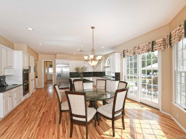2 Andiron Court, Dix Hills NY 11746
