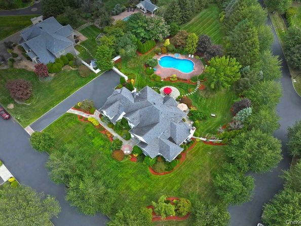 2 Andiron Court, Dix Hills NY 11746