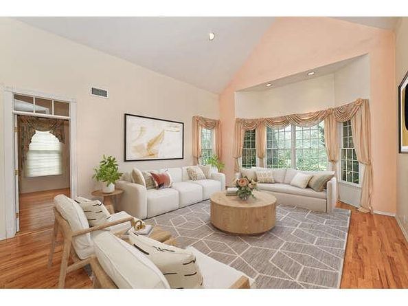 2 Andiron Court, Dix Hills NY 11746