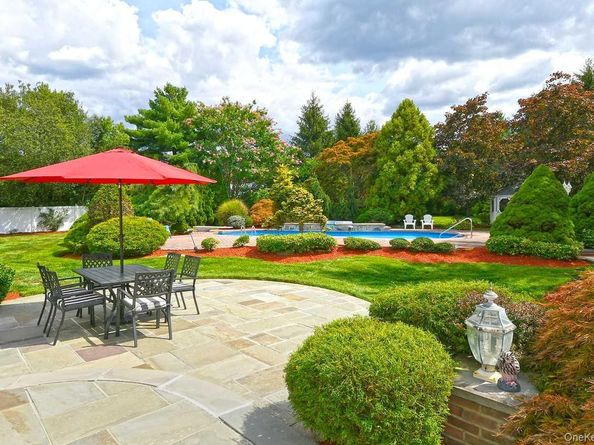 2 Andiron Court, Dix Hills NY 11746