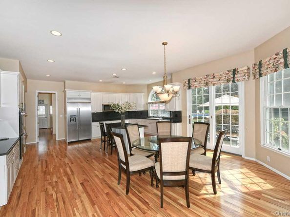 2 Andiron Court, Dix Hills NY 11746