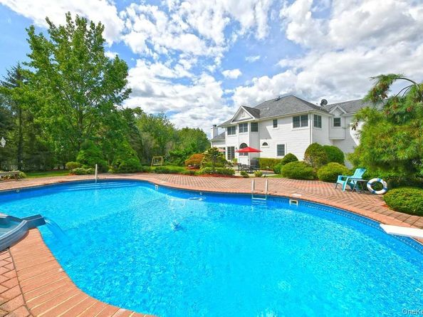 2 Andiron Court, East Northport NY 11746